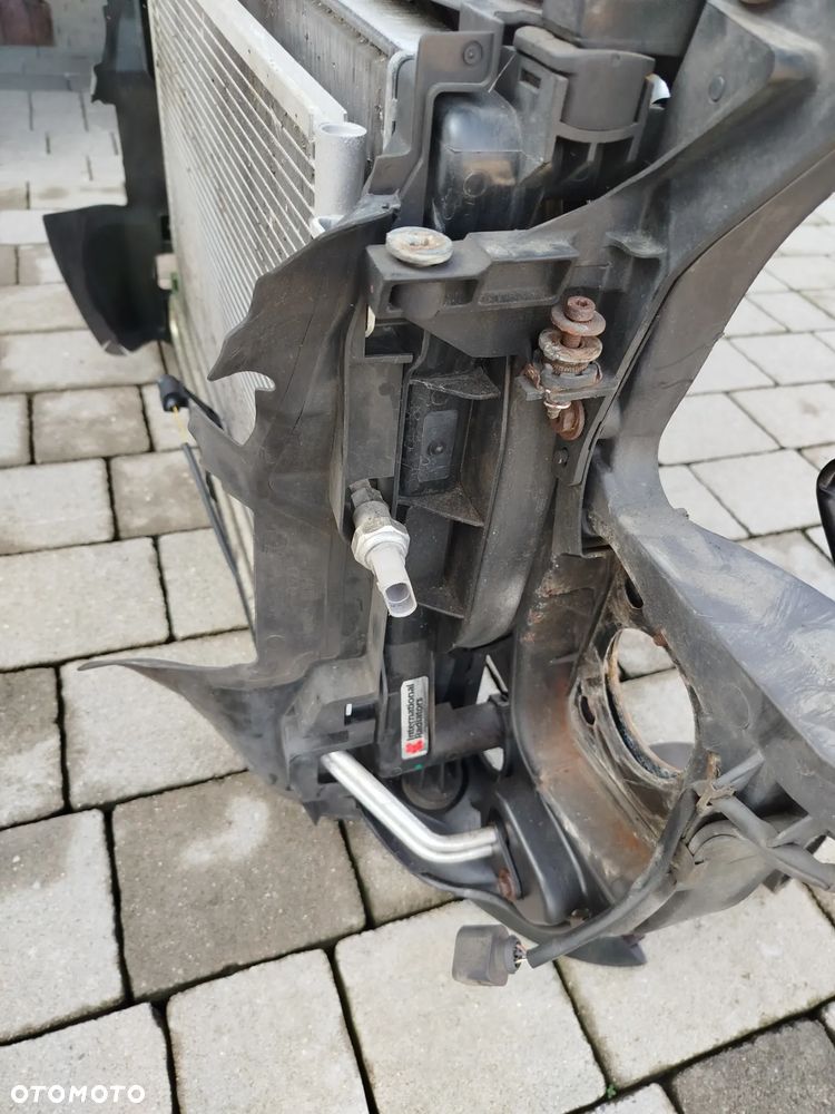 Audi A4 B7 2.0 TDI TFSI  pas przedni - 3