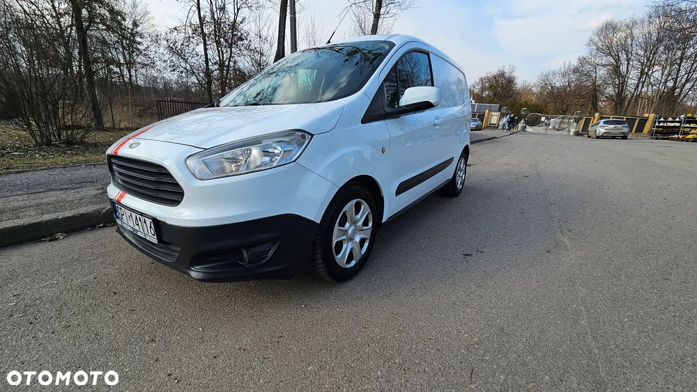 Ford Transit Courier - 10