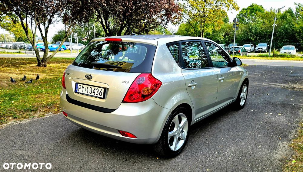 Kia Ceed Cee'd 2.0 crdi Comfort + - 4