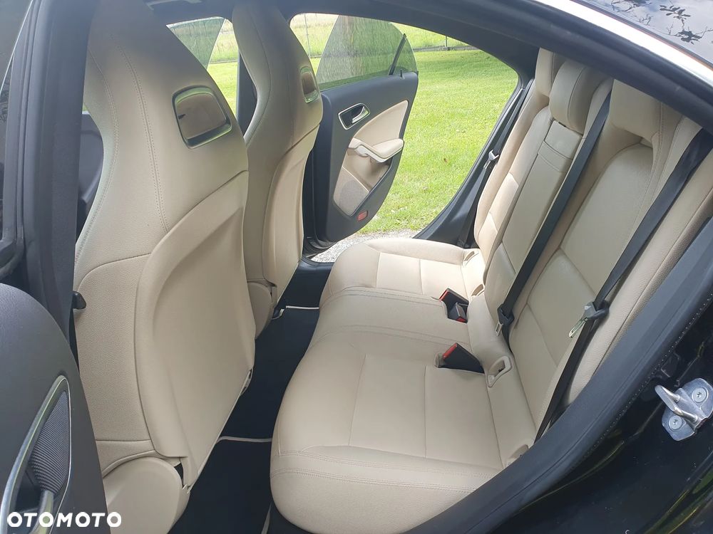 Mercedes-Benz CLA 250 7G-DCT Urban - 19