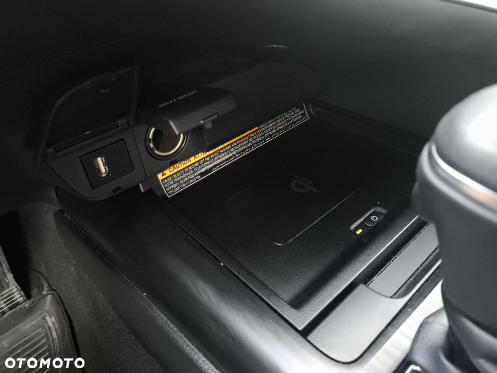Toyota Camry 2.5 Hybrid Executive CVT - 25