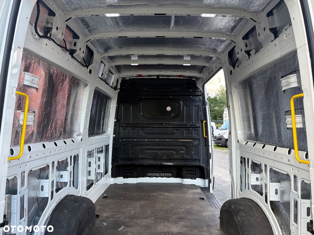 Volkswagen CRAFTER 2.0 TDI | 140 KM | L2H2 | WYGŁUSZONA ZABUDOWA | 3 T NA HAKU | SPROWADZONY | SUPER STAN - 11