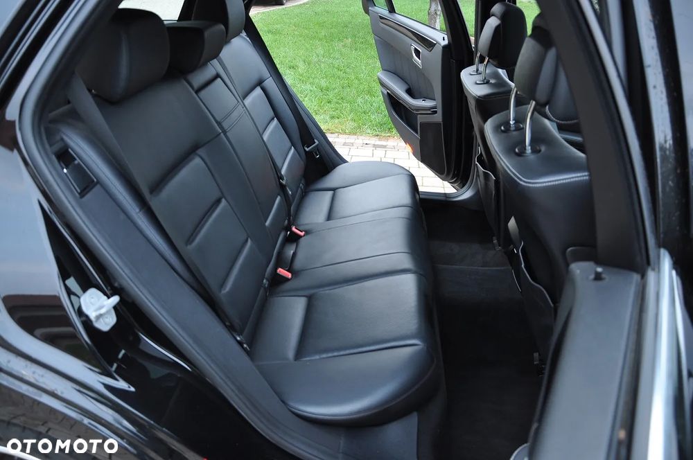 Mercedes-Benz Klasa E 350 CDI DPF BlueEFFICIENCY 7G-TRONIC Avantgarde - 26