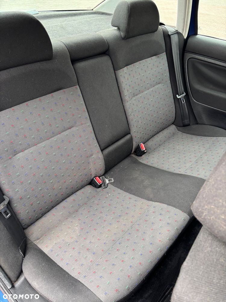 Volkswagen Passat - 24