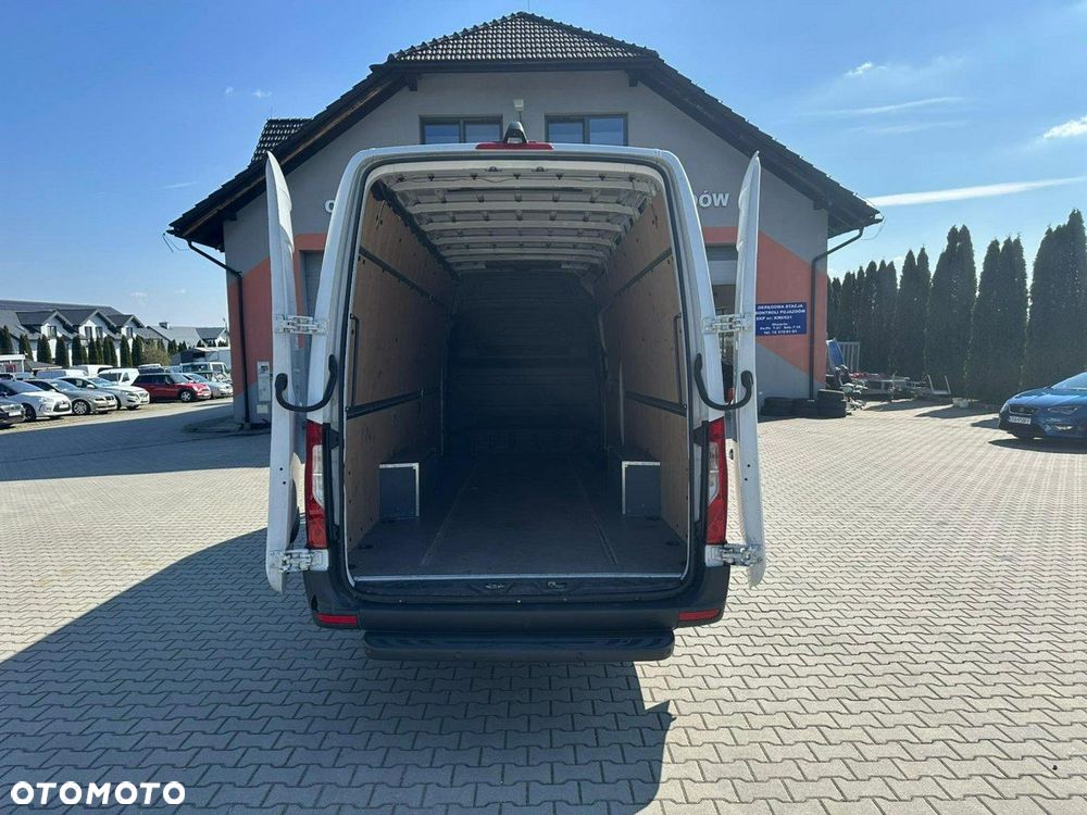 Mercedes-Benz Sprinter - 14