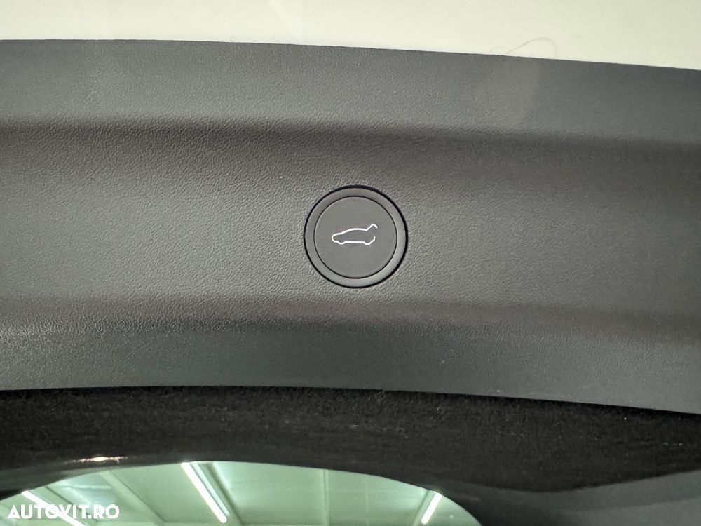 Tesla Model Y Long Range Dual Motor AWD - 32