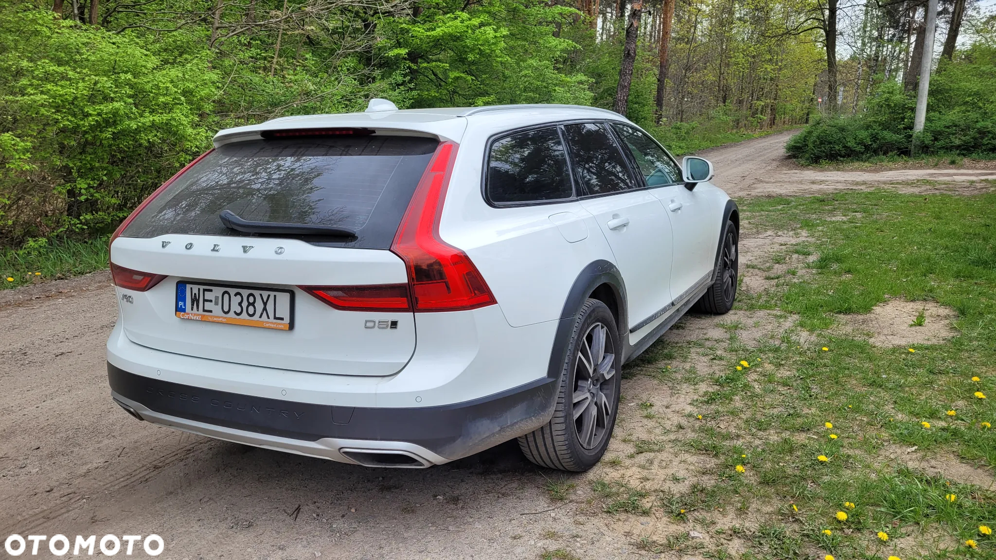 Volvo V90 D5 SCR AWD Momentum Pro - 4