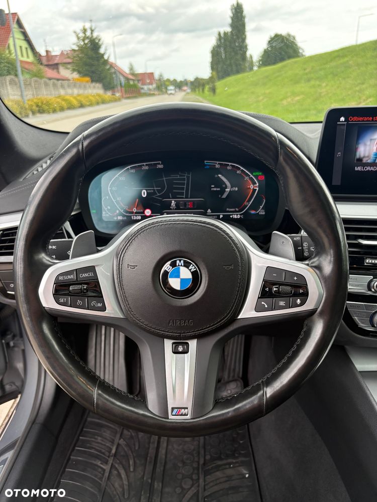 BMW Seria 5 520d xDrive - 29
