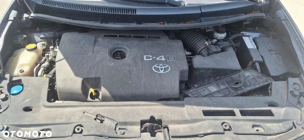 Toyota AURIS I 2,0D4D chłodnica wody - 2