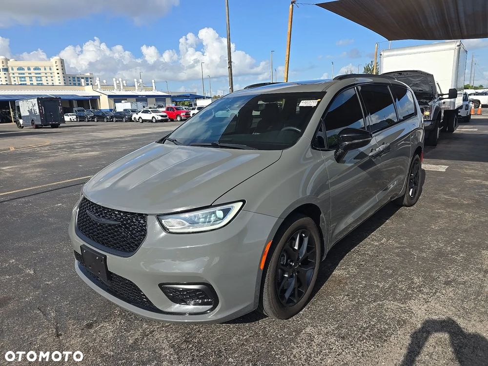 Chrysler Pacifica - 1