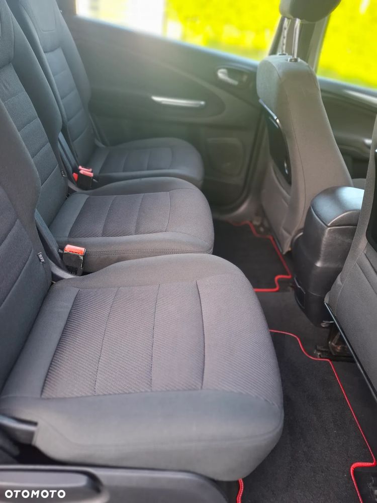 Ford S-Max - 16