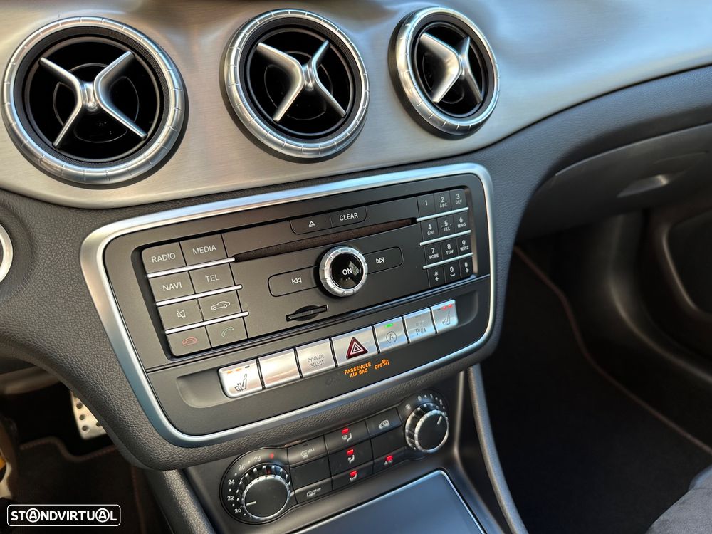 Mercedes-Benz CLA 180 d Shooting Brake AMG Line - 14