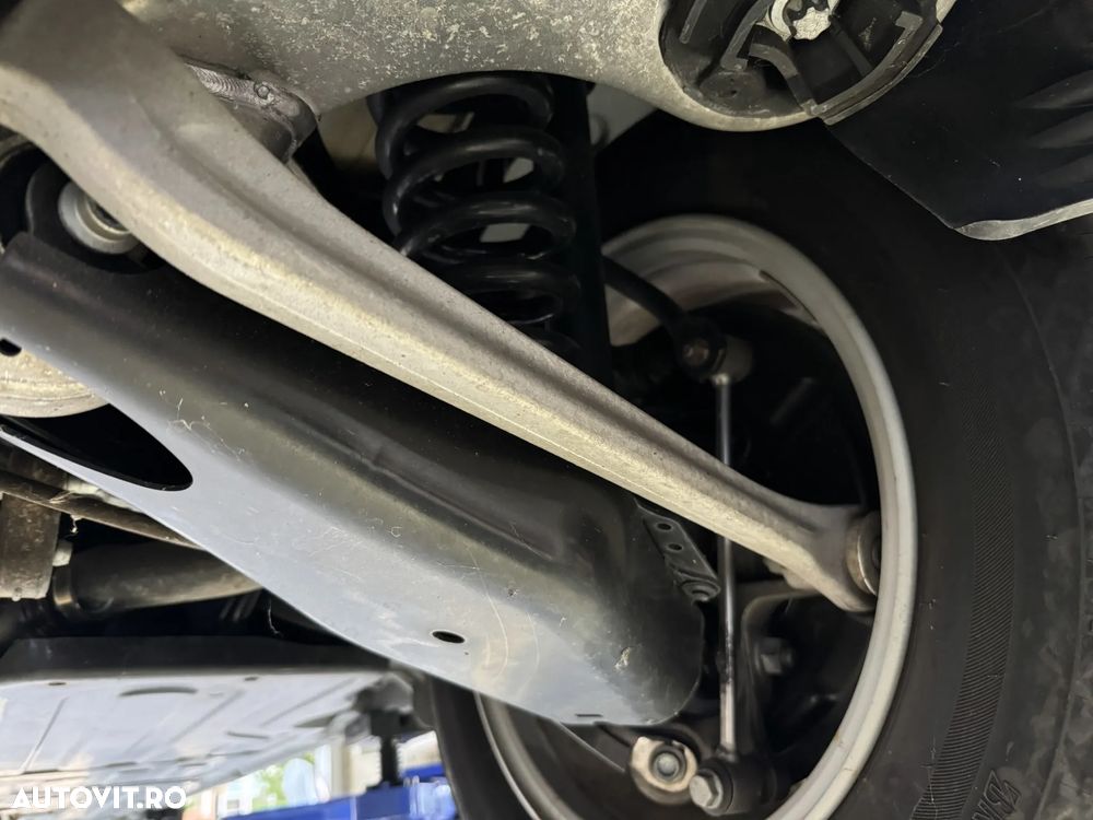 Mercedes-Benz E 320 4Matic Automatik Avantgarde - 40