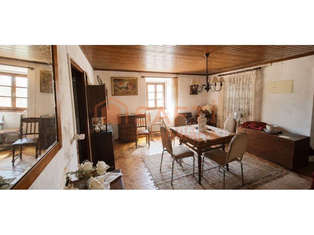 Casa em Pedra em aldeia tranquila, para remodelação - Grande imagem: 3/18