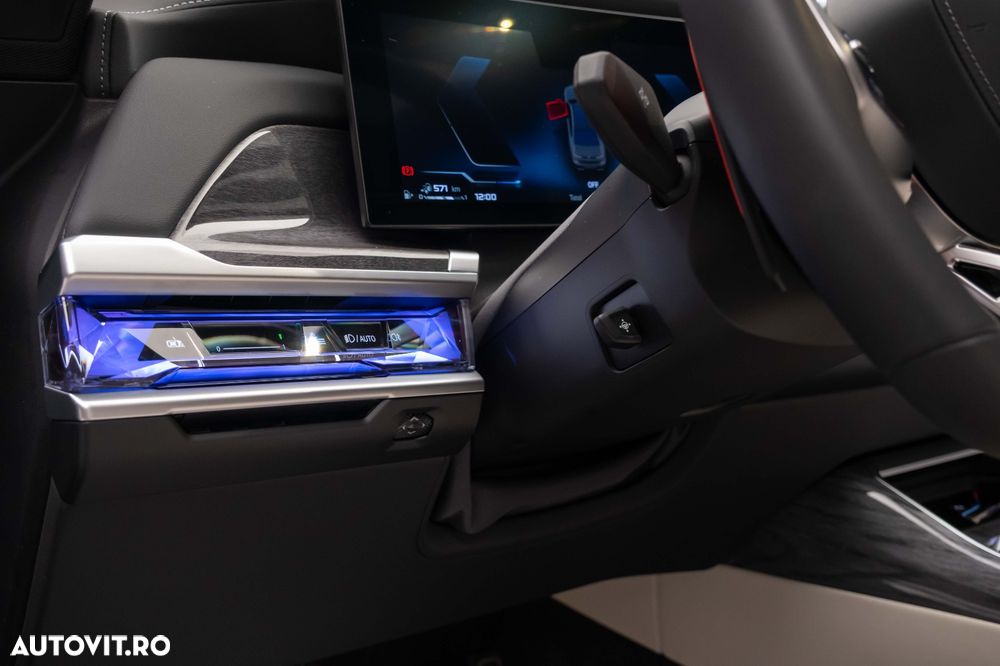 BMW M7 M760e xDrive AT PHEV - 31