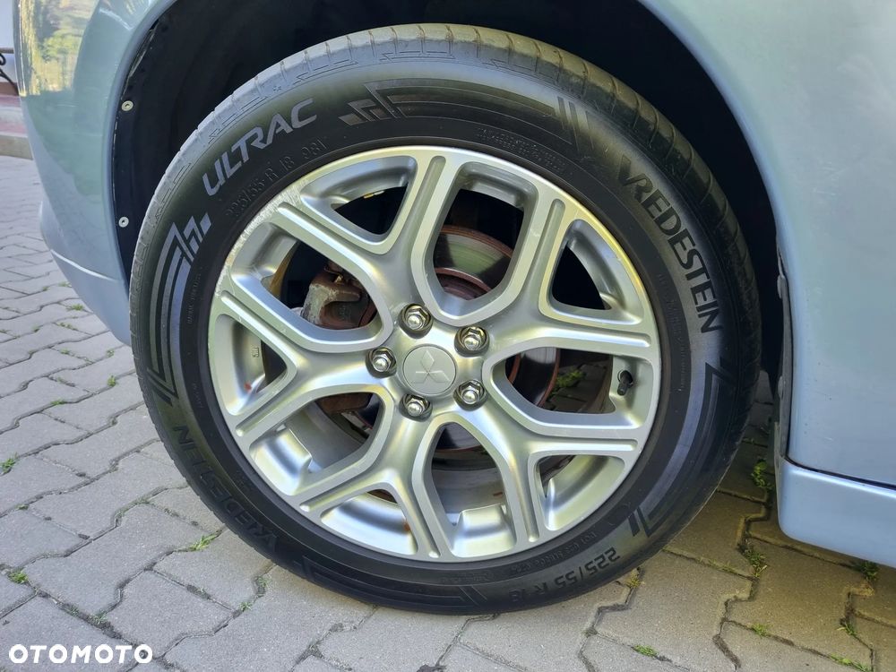 Mitsubishi Outlander Instyle NAVI + - 22