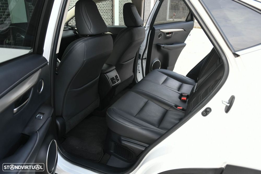 Lexus NX 300h Executive+ - 25