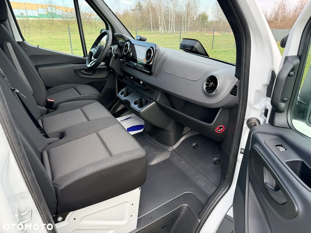 Mercedes-Benz Sprinter - 16