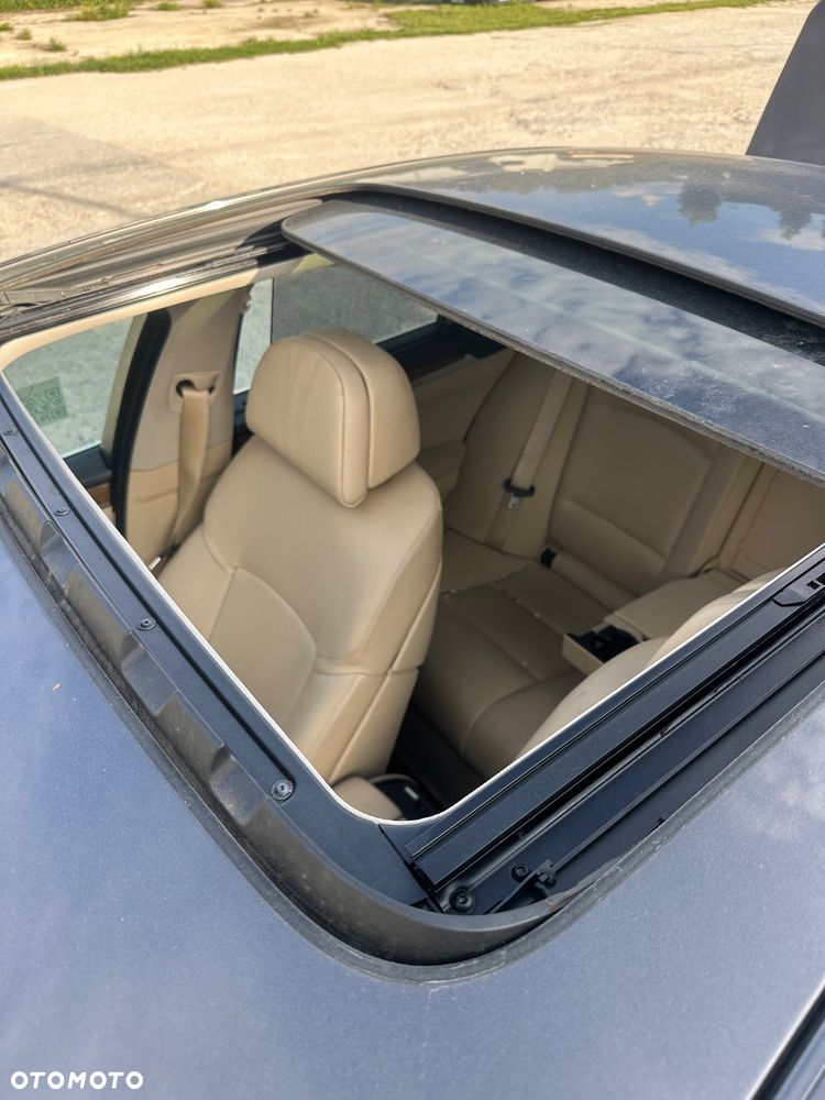 BMW Seria 5 528i - 25
