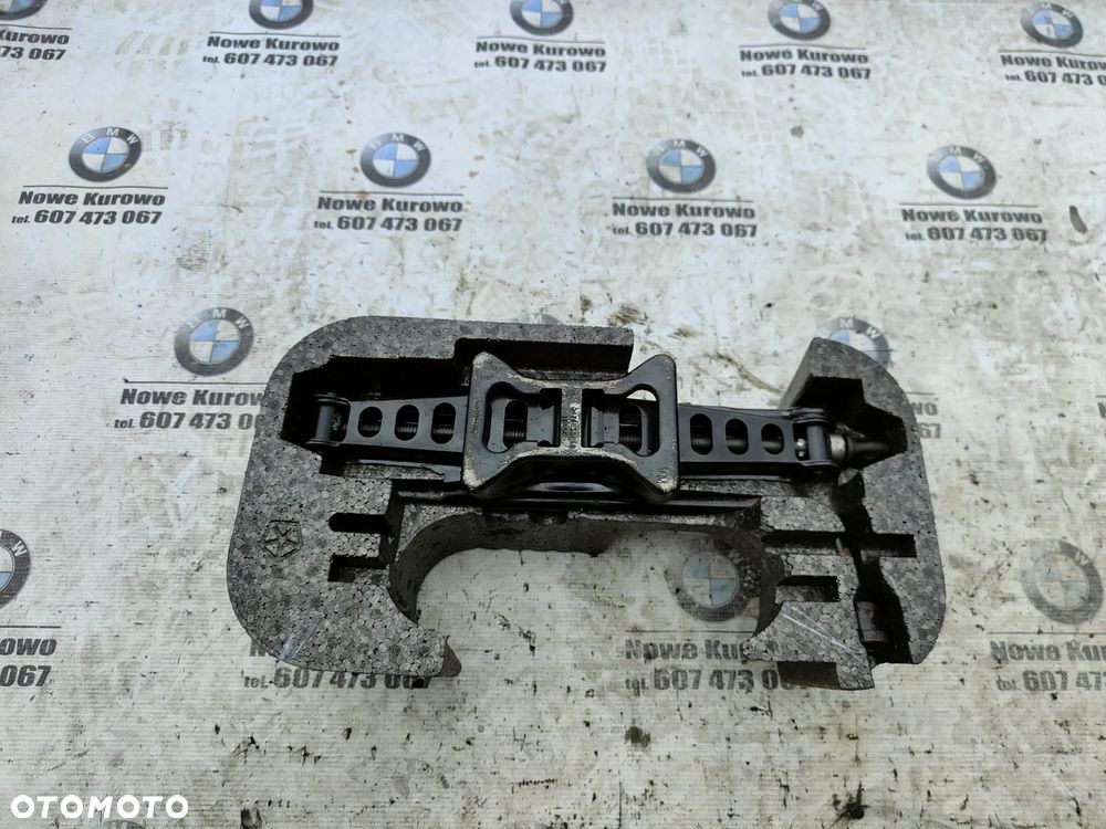 DODGE Journey FIAT Freemont Lewarek samochodowy podnośnik klucz do kół wkładka bagażnika - 1