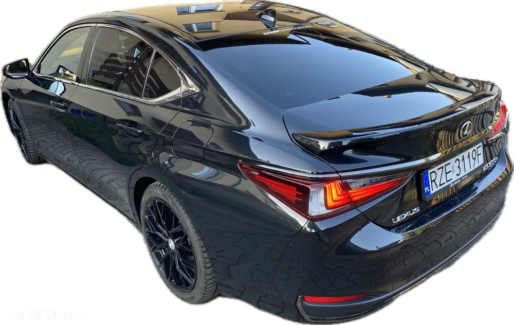 Lexus ES 300h F Sport Design - 2