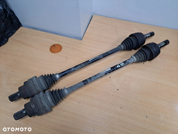 PÓŁOŚ LEWY PRAWY TYŁ TYLNA VOLVO XC70 II 2.4 D5 30681132