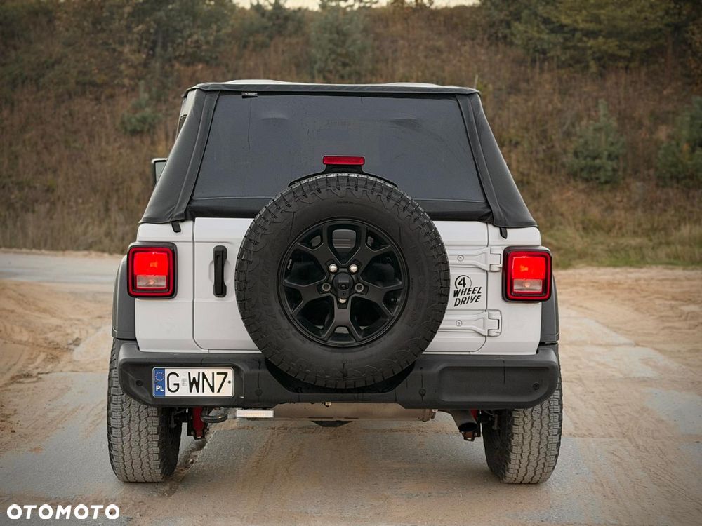 Jeep Wrangler - 12