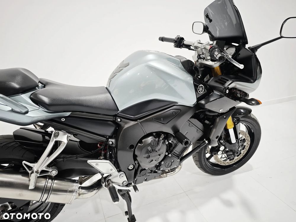 Yamaha FZ - 11