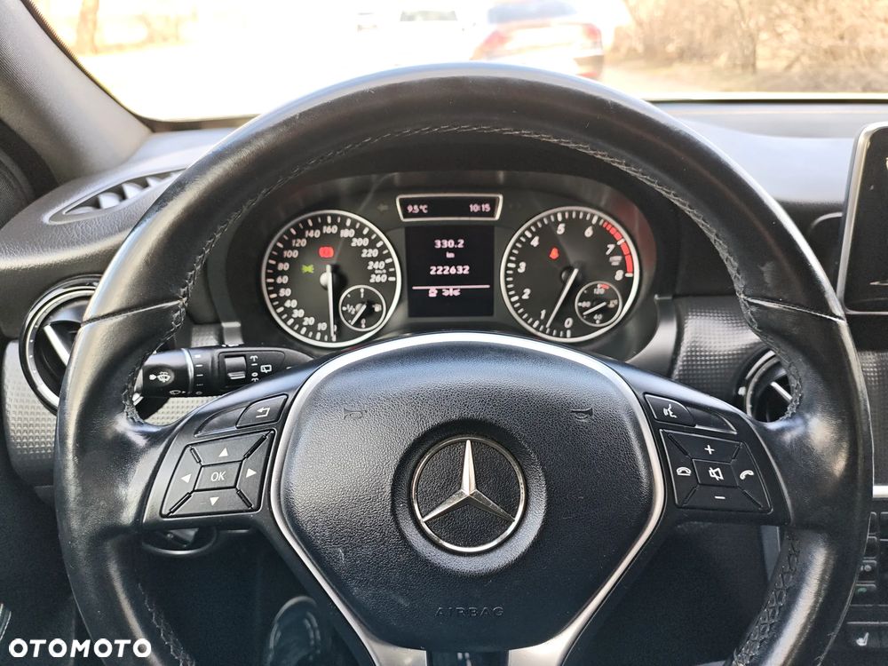 Mercedes-Benz Klasa A 180 (BlueEFFICIENCY) - 33
