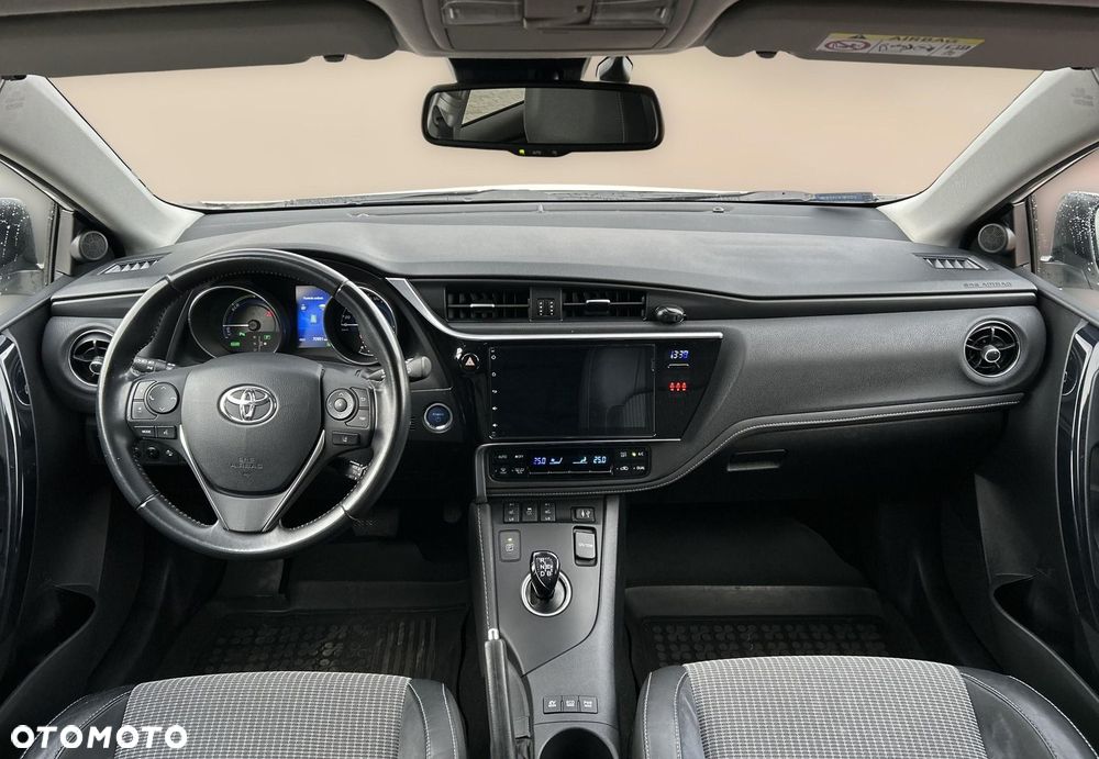 Toyota Auris - 11