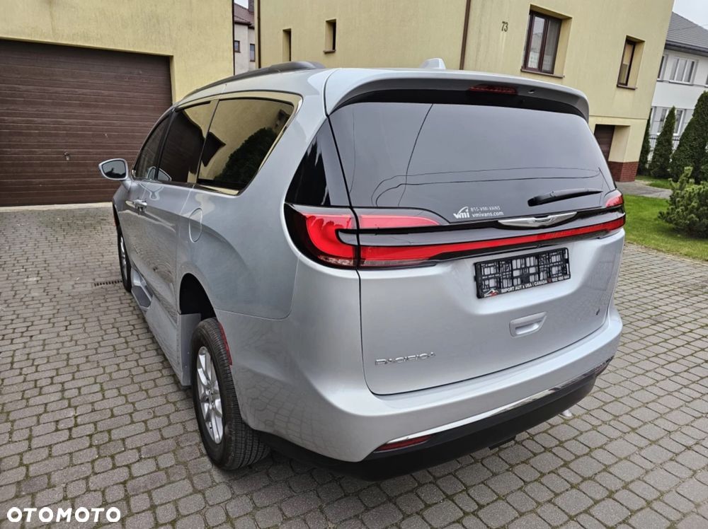 Chrysler Pacifica - 5
