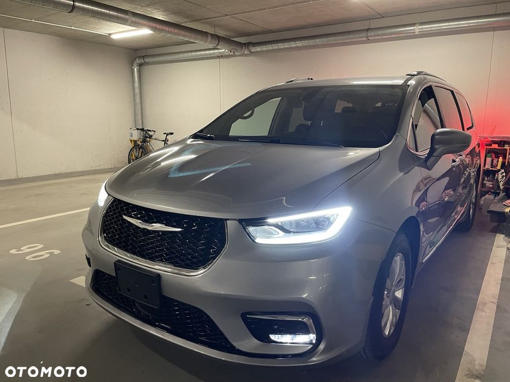 Chrysler Pacifica - 4