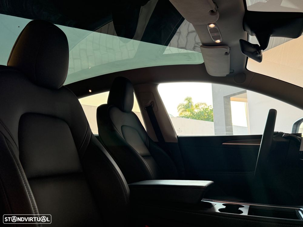 Tesla Model Y Standard - 12