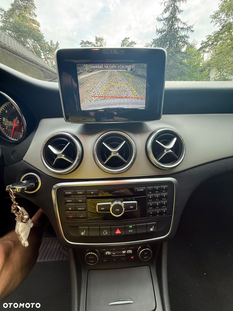 Mercedes-Benz CLA 200 7G-DCT Orange Art Edition - 18