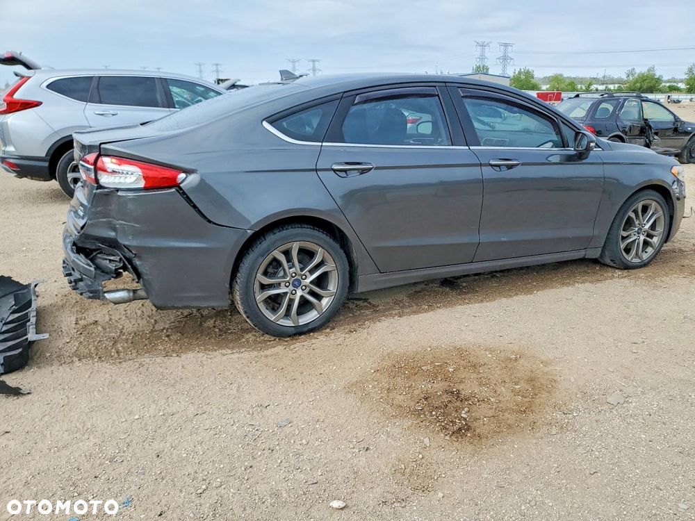 Ford Fusion - 4