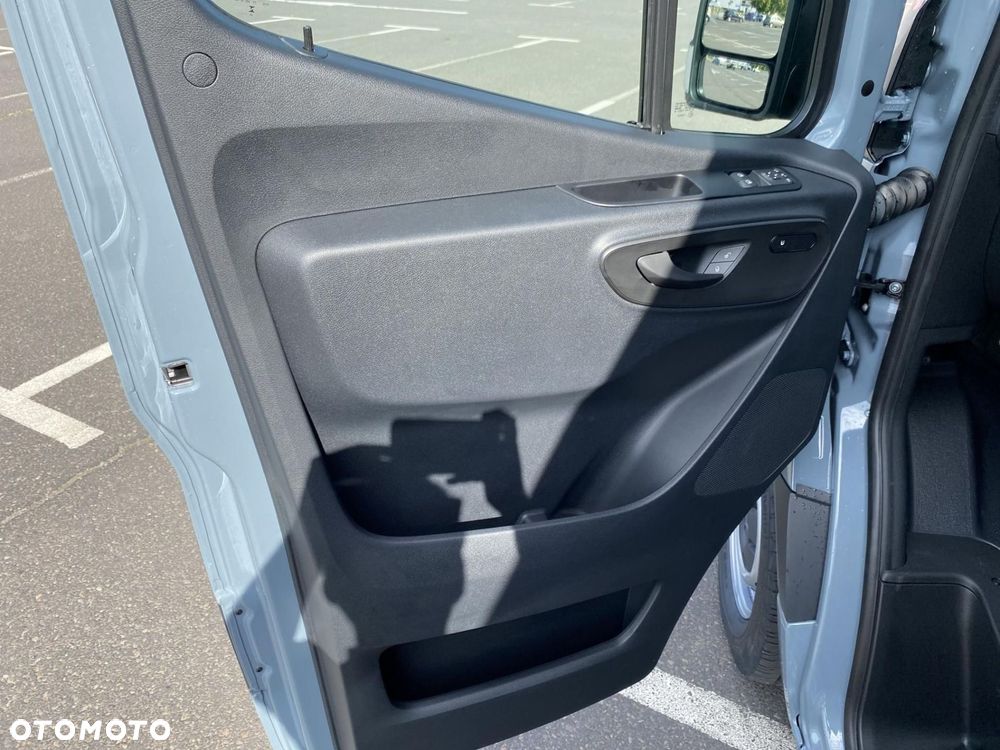 Mercedes-Benz Sprinter - 11