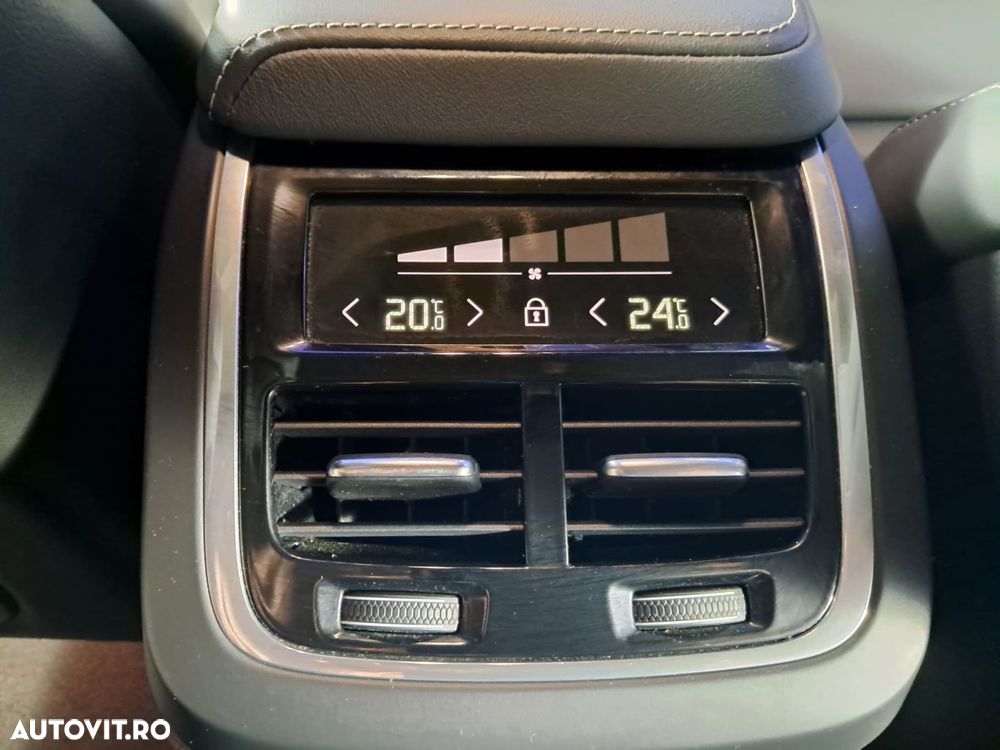 VOLVO XC60 2022 — imagine 21