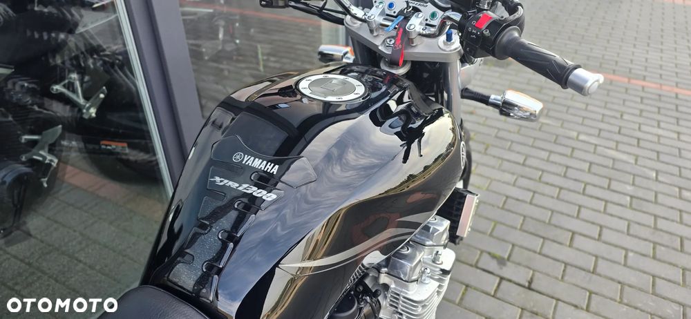 Yamaha XJR - 19