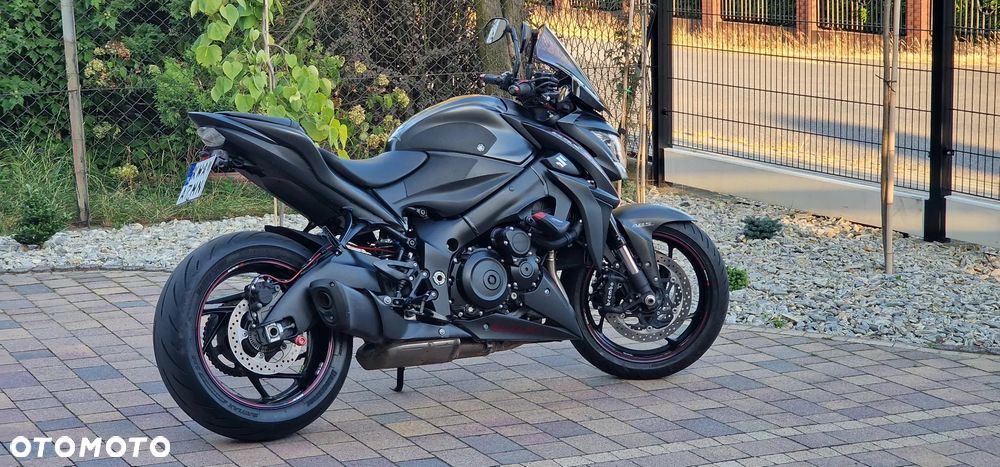 Suzuki GSX 1000 - 3