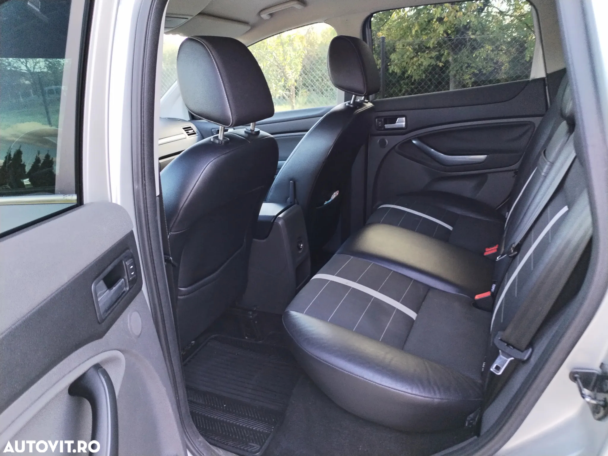 Ford Kuga - 8