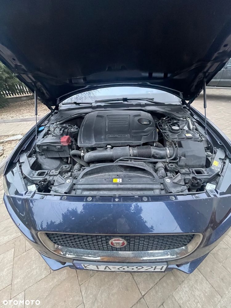 Jaguar XE 30t AWD Prestige - 3