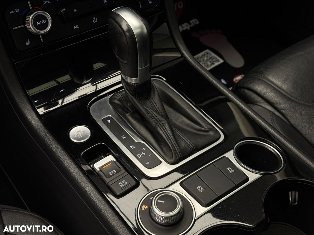 Volkswagen Touareg - 18