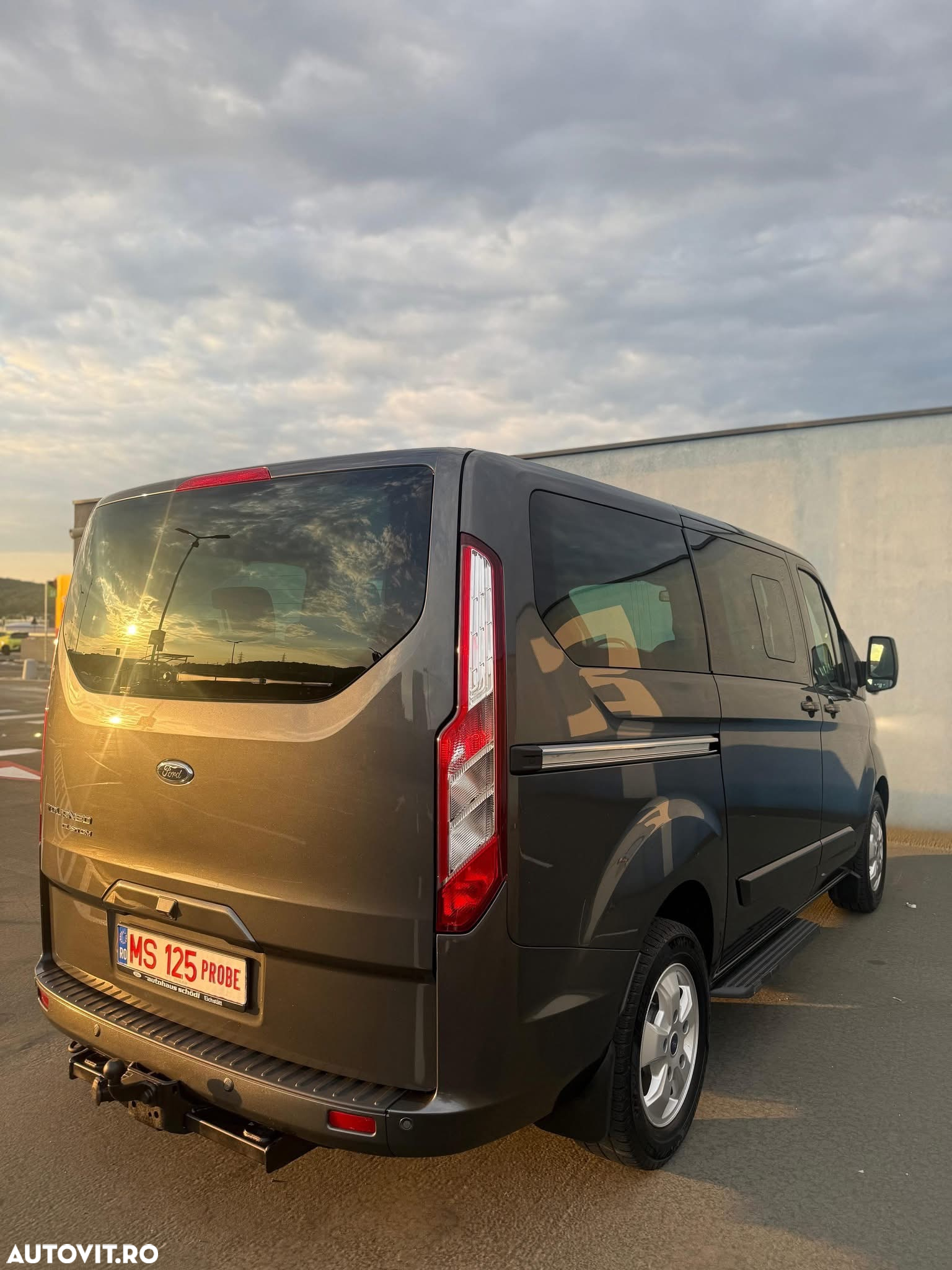 Ford Tourneo Custom Bus 320 2.0 EcoBlue 130 CP L1H1 Titanium - 15