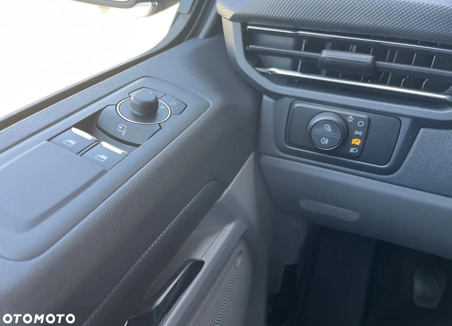 Ford Transit Custom L2 Van 150KM Limited - 13
