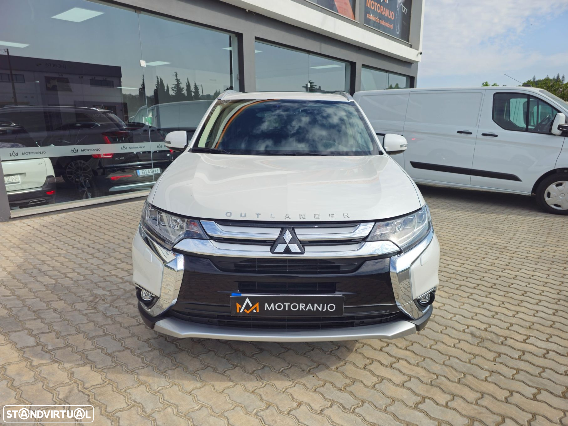 Mitsubishi Outlander 2.2 DI-D Intense+ - 2