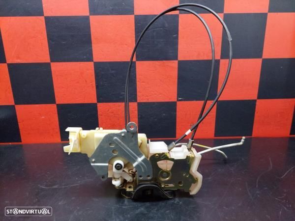 Fecho Porta Frente Direito Isuzu D-Max I Camião De Plataforma/Chassis - 2