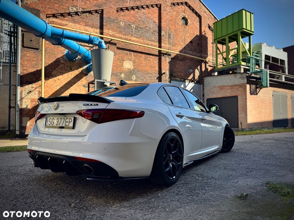 Alfa Romeo Giulia - 8