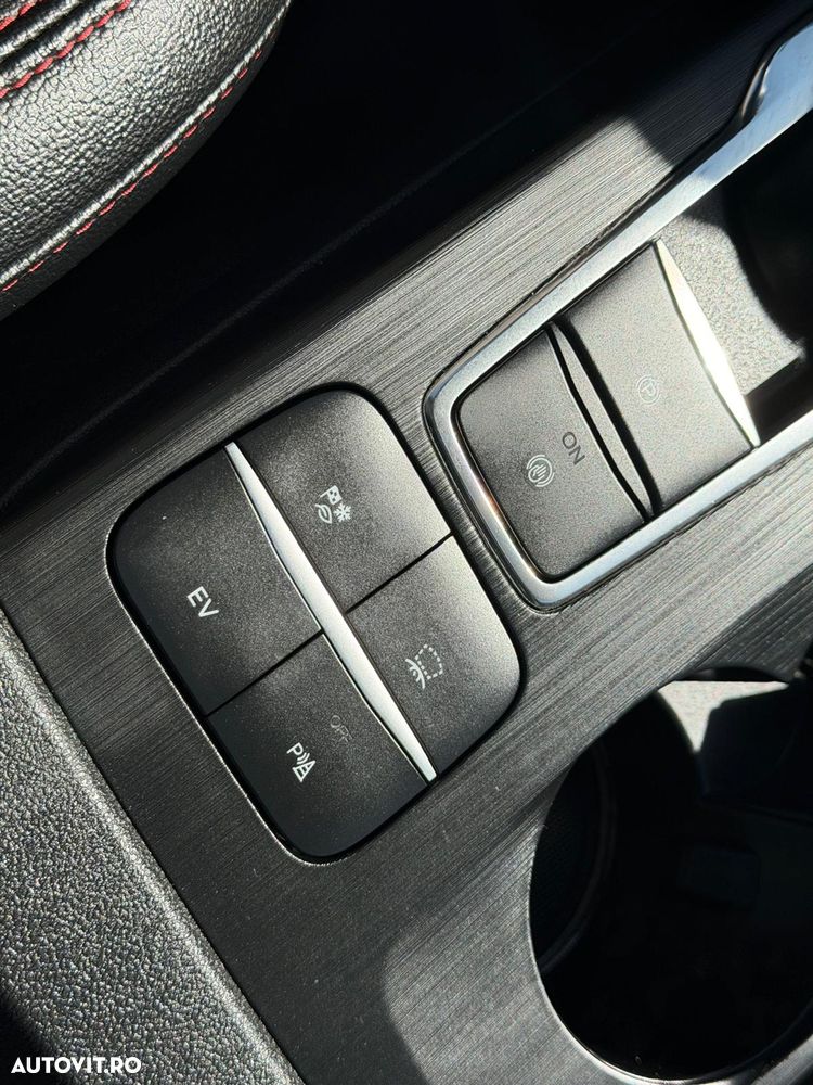 Ford Kuga 2.5 Duratec PHEV ST Line X - 29