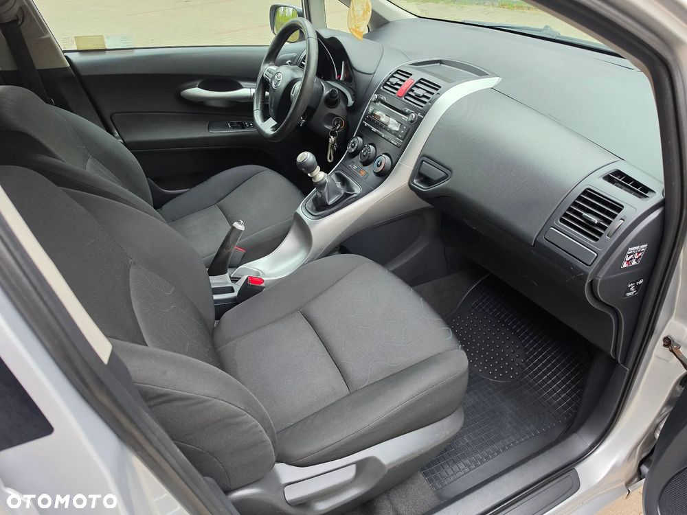 Toyota Auris 1.6 Luna - 23