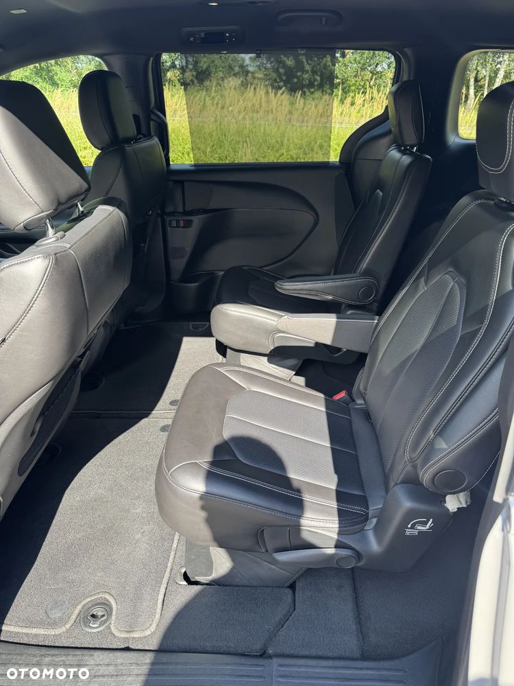 Chrysler Pacifica - 12